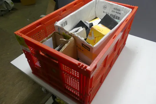 DIY 和卫浴用品混合批(Viega 配件、油漆滚筒、小零件)