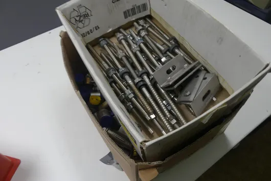 Installatie-assortiment (draadeinden, montagebeugels, persfittingen)