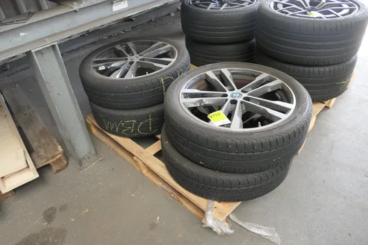 Bridgestone - set guma s naplatcima