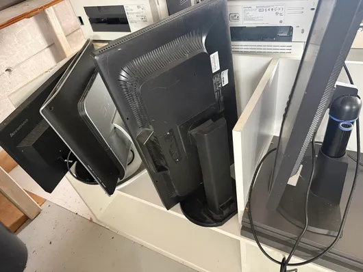 5x počítačové obrazovky / monitory
