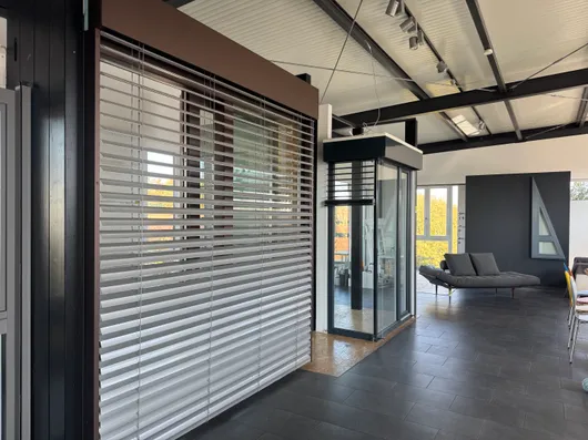 Bild von Auktion Insolvenzauktion - Dieter Deininger Fenster und Türen GmbH & Co. KG - Büroeinrichtung - Kragarmregale - Fenster u. Türen - Material - Werkzeug
