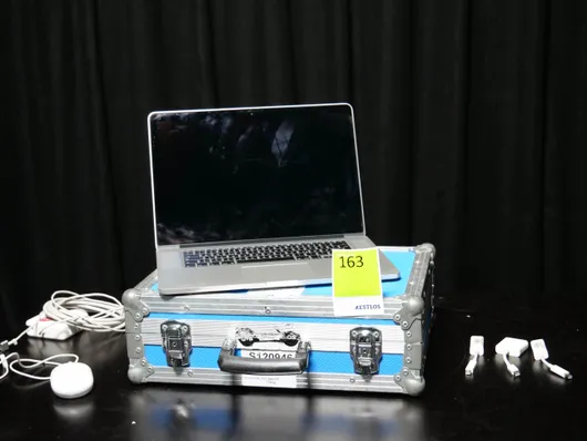 Apple MacBook Pro Retina 15" माउस सहित