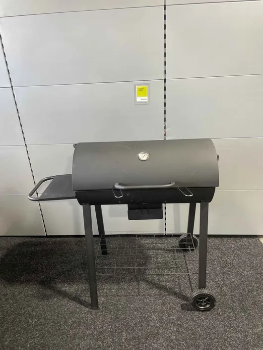 Hiiligrilli kannella ja lämpömittarilla