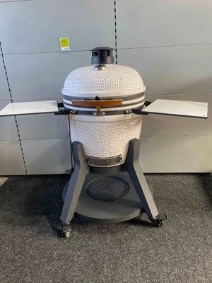 Kamado-Grill mit Gestell und Seitentischen