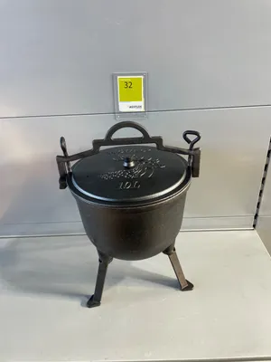 Dutch, Gusseisentopf mit Deckel und Ständer