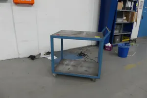 Tischwagen mit 2 Ladeflächen