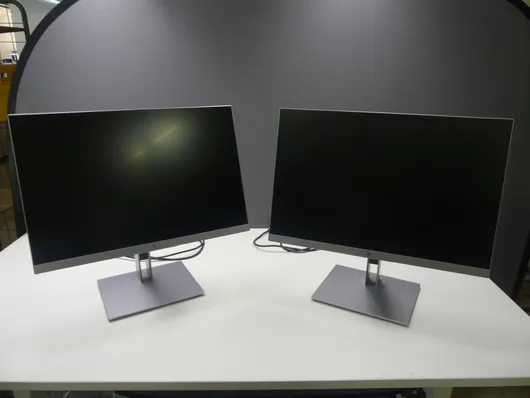 2x HP E243i - Monitor