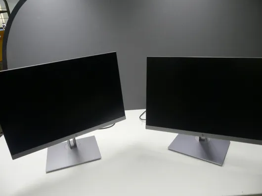 2x HP - E243i - Monitor