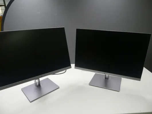 2x HP - E243i - Monitor