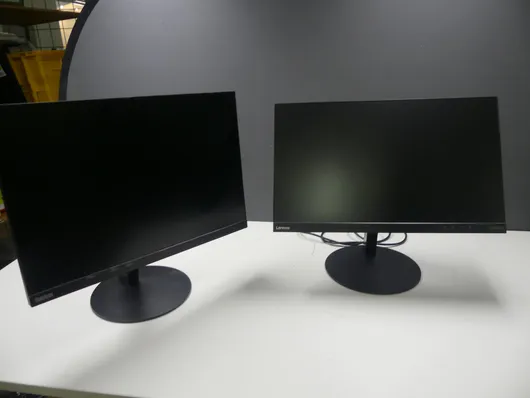 2 Lenovo ThinkVision -näyttöä
