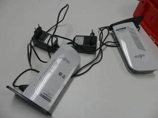 Fujitsu组合拍品 - 扩展坞，含电源适配器
