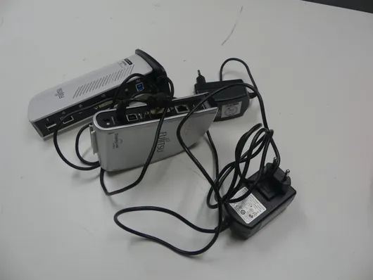 Fujitsu 扩展坞批量，含电源适配器