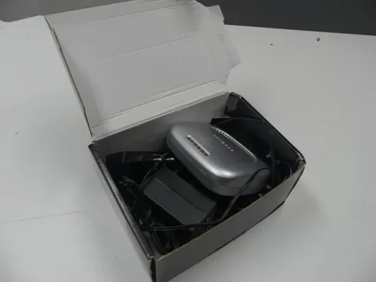 Netgear – switch Fast Ethernet cu accesorii