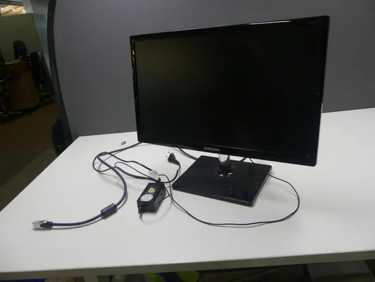 Samsung - 22 بوصة - شاشة LED