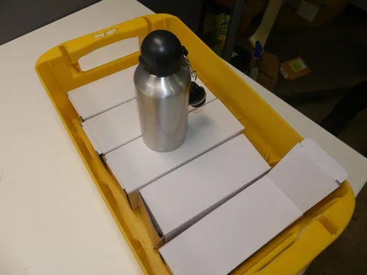 Posten Aluminium-Trinkflaschen mit Karabiner