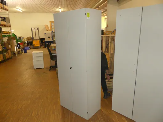 Schrank, ohne Inhalt