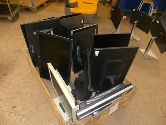12 monitorer