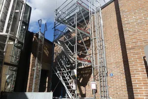 Layher - Gerüst-Treppenturm mit Geländer und Steigleiter