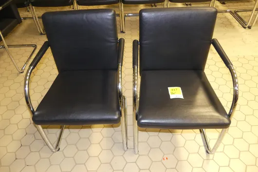 2x cantilever židle, černé