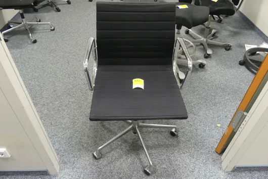 Vitra. - uredska rotirajuća stolica