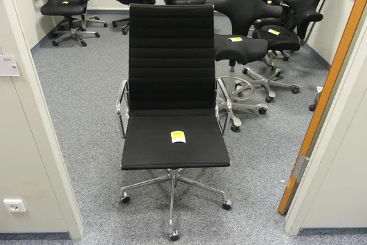 Vitra. - Toimiston kiertotuoli