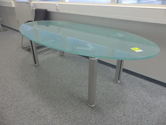 Table ovale avec plateau en verre