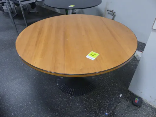 Vitra. मेज