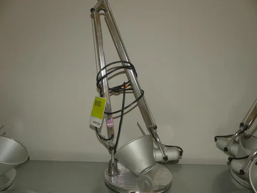 Artemide - टेबल लैंप
