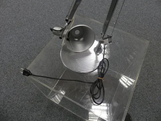 Artemide - टेबल लैंप