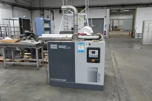 Atlas Copco - Vakuumpumpe mit SmartLink, Steuerung ES 6 und Rohrleitungen