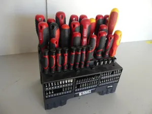 Kraft Werkzeuge - Schraubendreher- und Bit-Set im Ständer
