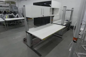 Elabo - Labortisch elektrisch höhenverstellbar mit Aufbau