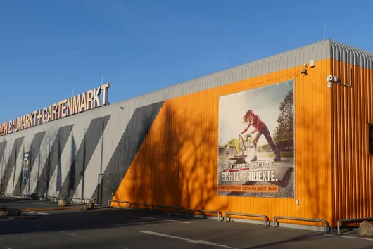 Bild von Auktion Hornbach - Räumung wegen Neubau - Schwerlastregale, Zäune, Werbeträger, Fahnenmasten