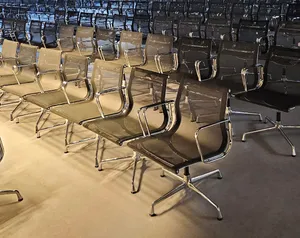 Bild von Auktion Designmöbel - CABINET Schranksysteme - Vitra Eames Aluminium Chair EA 108 - Einrichtungsgegenstände 